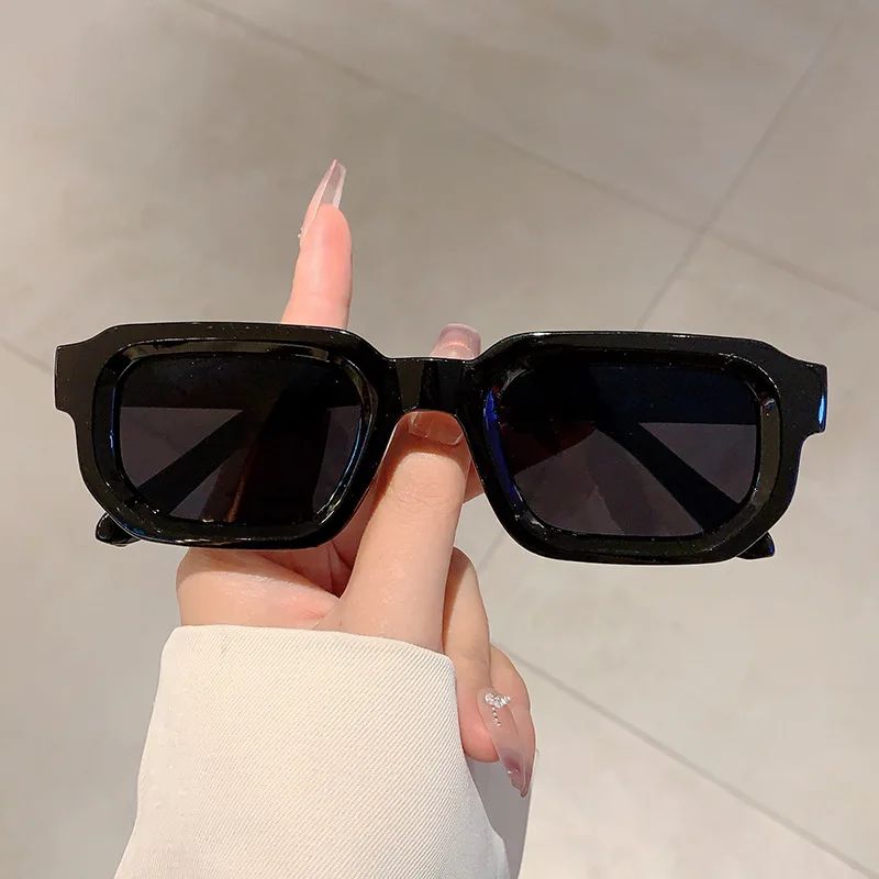 نظارات شمسية بإطار مستطيل كلاس - مراجعة Luxury Lifestyle Products وسعره
