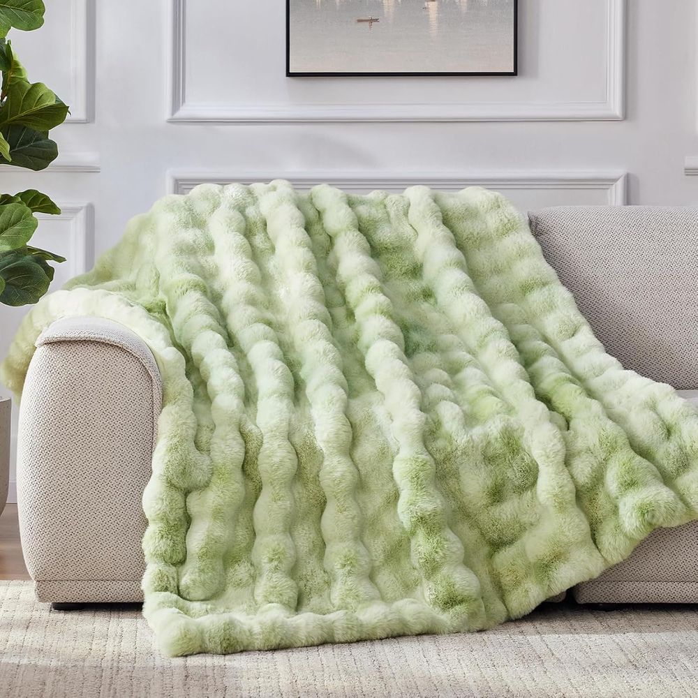 بطانية رمي من الفرو الصناعي، ب - مراجعة Cashmere Throw Blanket وسعره