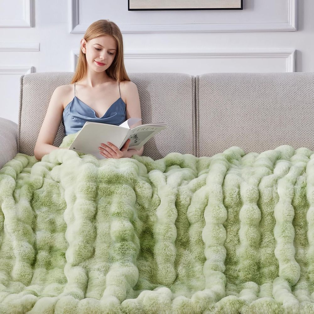 بطانية رمي من الفرو الصناعي، ب - مراجعة Cashmere Throw Blanket وسعره
